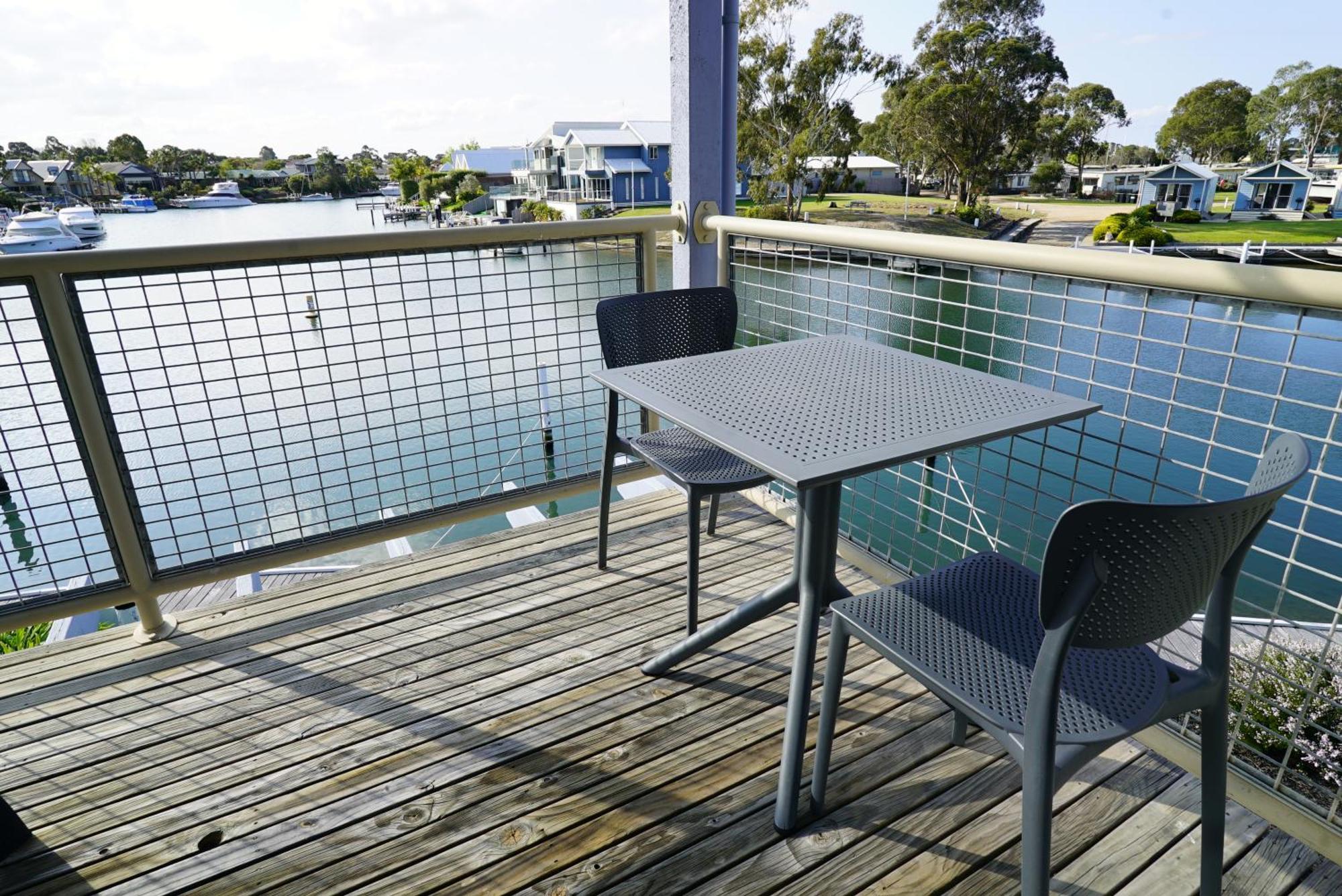 Captains Cove Resort - Waterfront Apartments Paynesville Εξωτερικό φωτογραφία