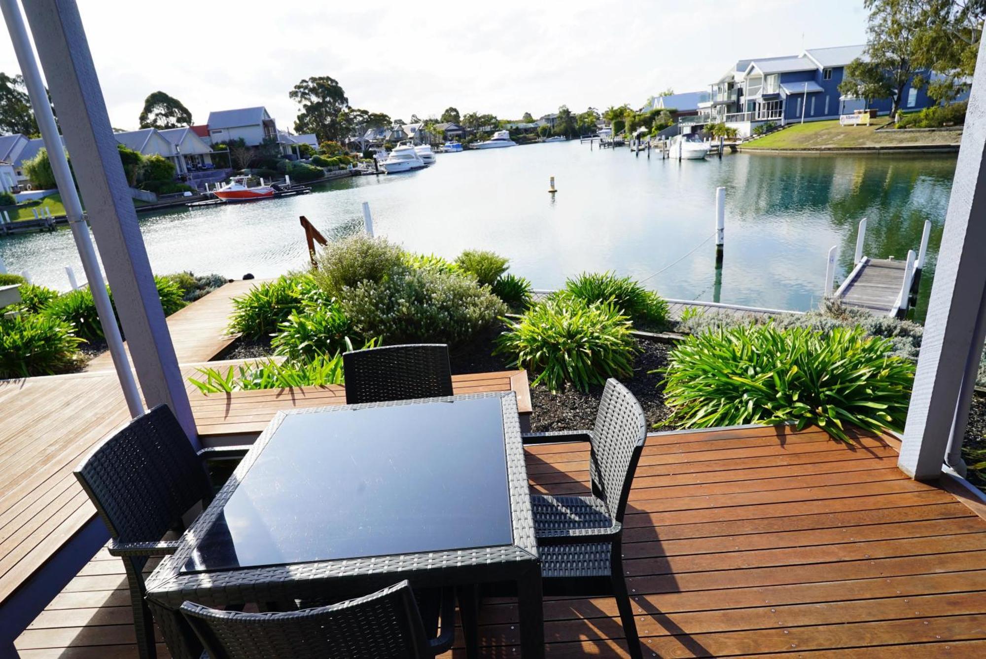 Captains Cove Resort - Waterfront Apartments Paynesville Εξωτερικό φωτογραφία