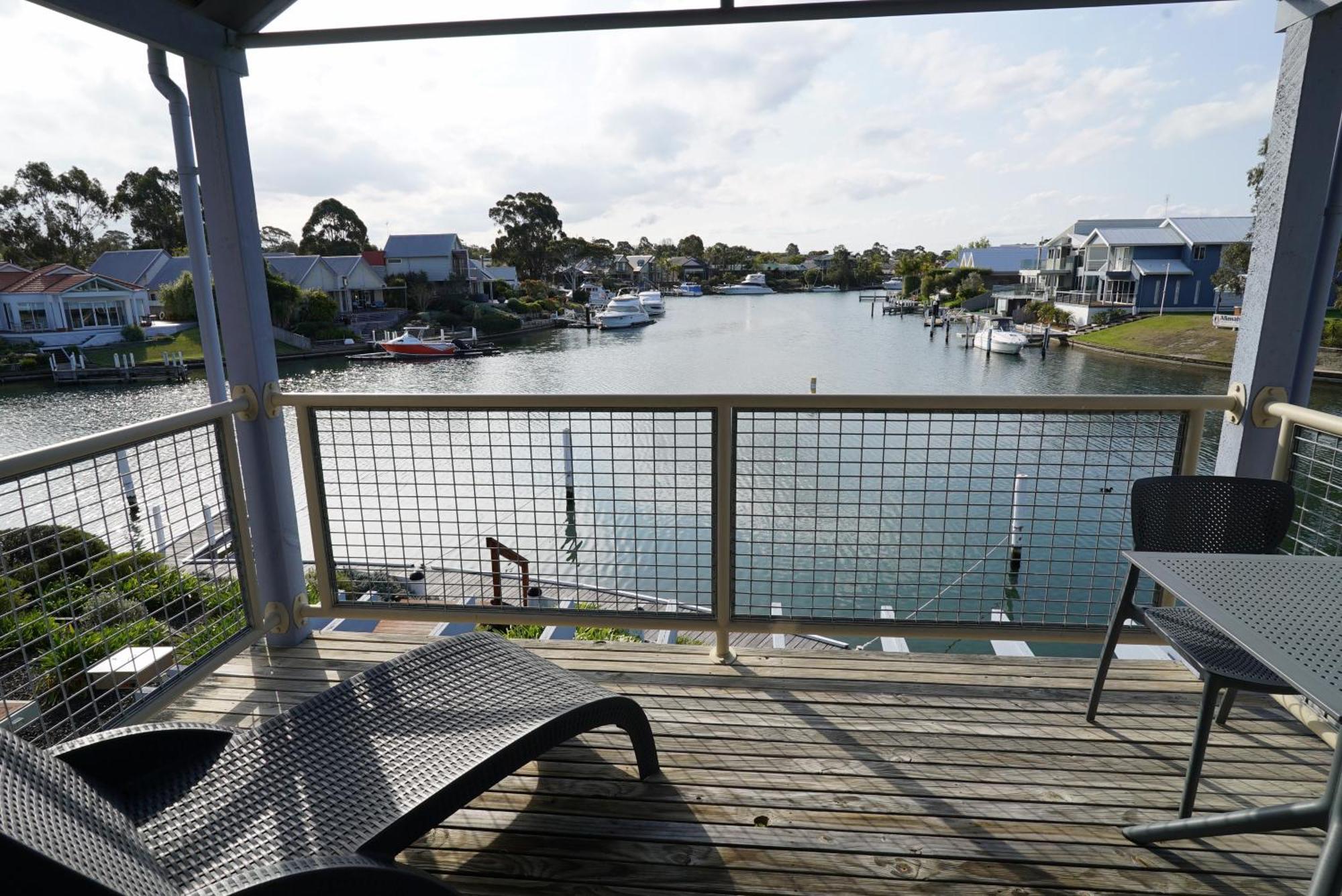 Captains Cove Resort - Waterfront Apartments Paynesville Εξωτερικό φωτογραφία